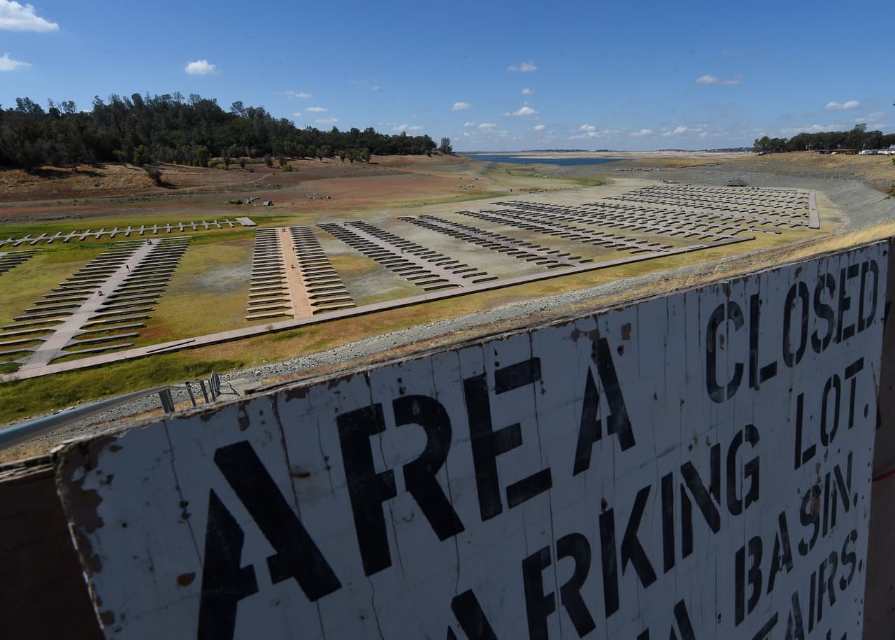 Imágenes del lago Folsom, en Sacramento, muestran como la desvastadora sequía a dejado al lago a tan solo 18 por ciento de su capacidad.