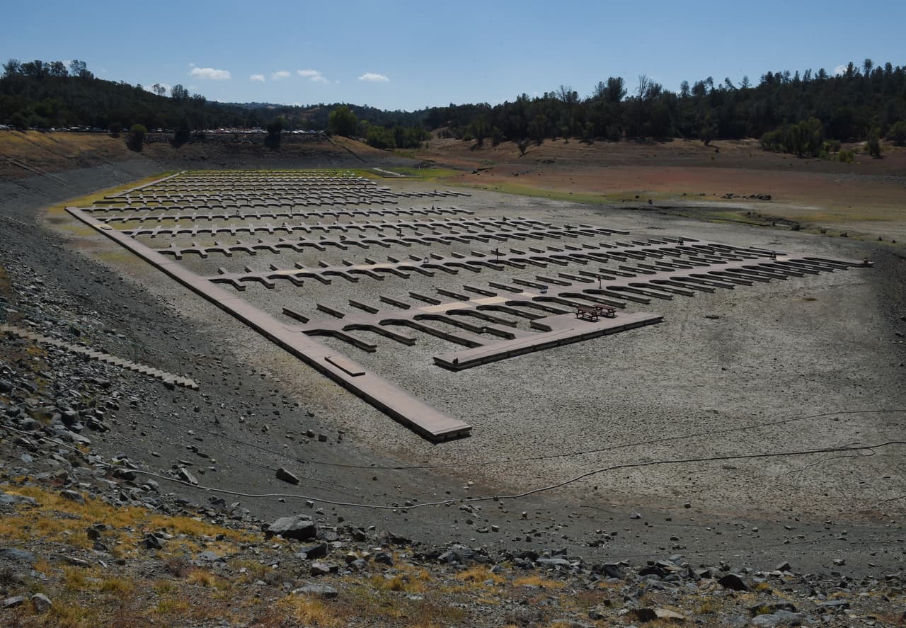 Imágenes del lago Folsom, en Sacramento, muestran como la desvastadora sequía a dejado al lago a tan solo 18 por ciento de su capacidad.