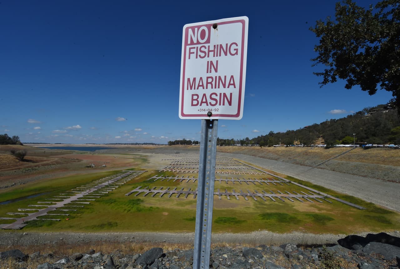 Imágenes del lago Folsom, en Sacramento, muestran como la desvastadora sequía a dejado al lago a tan solo 18 por ciento de su capacidad.