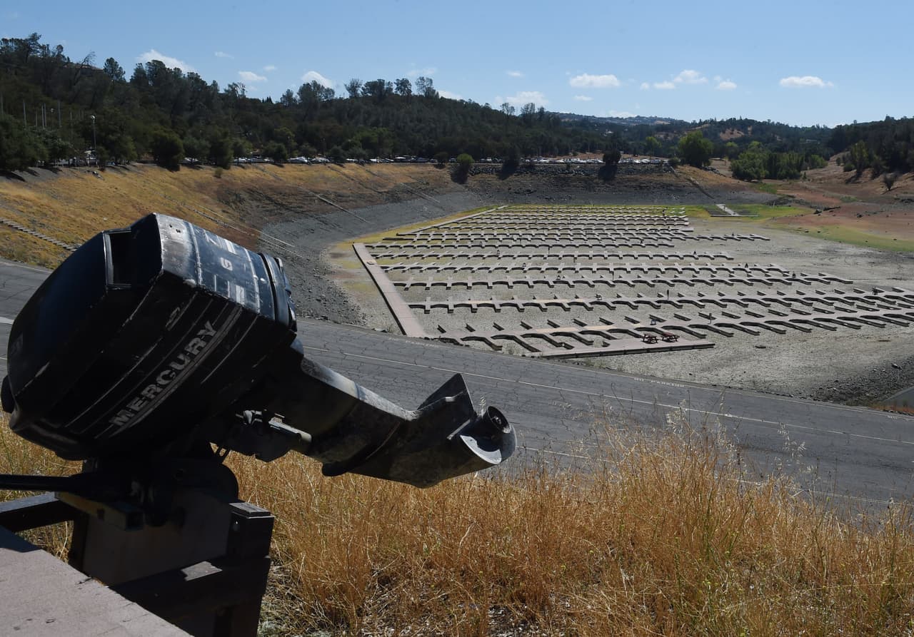 Imágenes del lago Folsom, en Sacramento, muestran como la desvastadora sequía a dejado al lago a tan solo 18 por ciento de su capacidad.