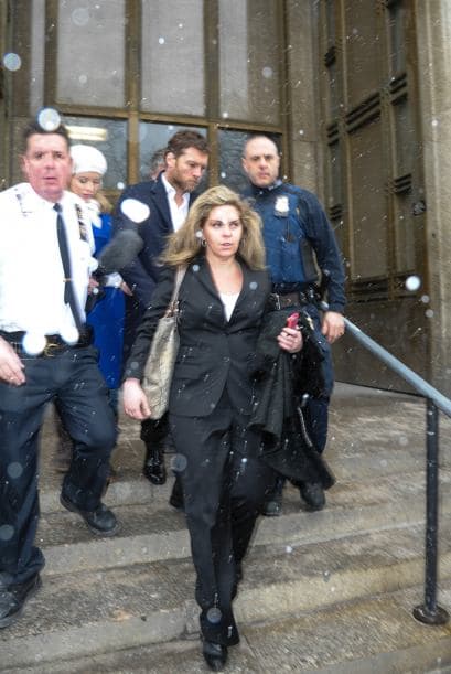 El actor australiano Sam Worthington acudió a una corte de Nueva York después de que fue acusado de golpear en la cara a un fotógrafo (paparazzi). De acuerdo a Worthington el paparazzi intentó tropezar a su novia Lara Bingle de 26 años. 