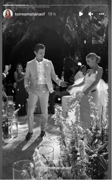 La actriz también compartió en su cuenta de Instagram algunas imágenes de su espectacular boda frente al mar. La playa mexicana donde se realizó el enlace tiene un lugar en el corazón de los recién casados, pues en este mismo sitio se comprometieron hace un año.