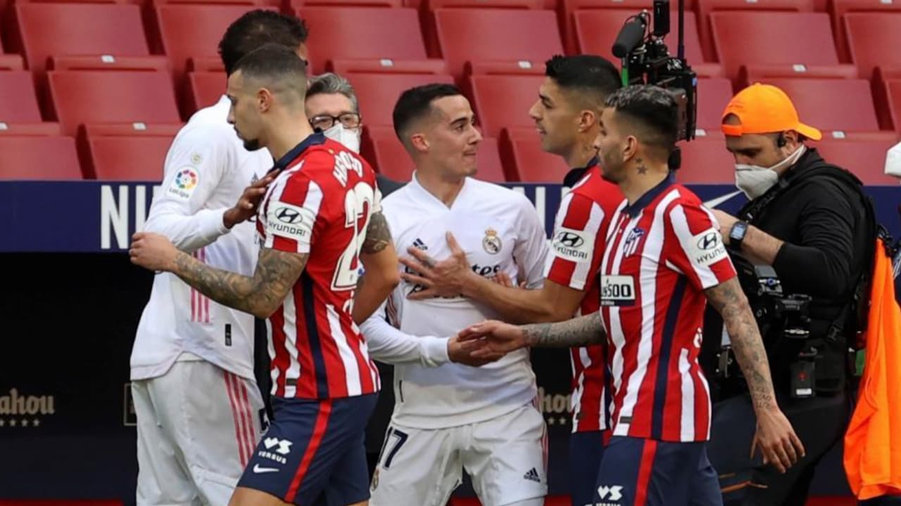 La pelea de Luis Suárez y Lucas Vázquez en el derbi de Madrid