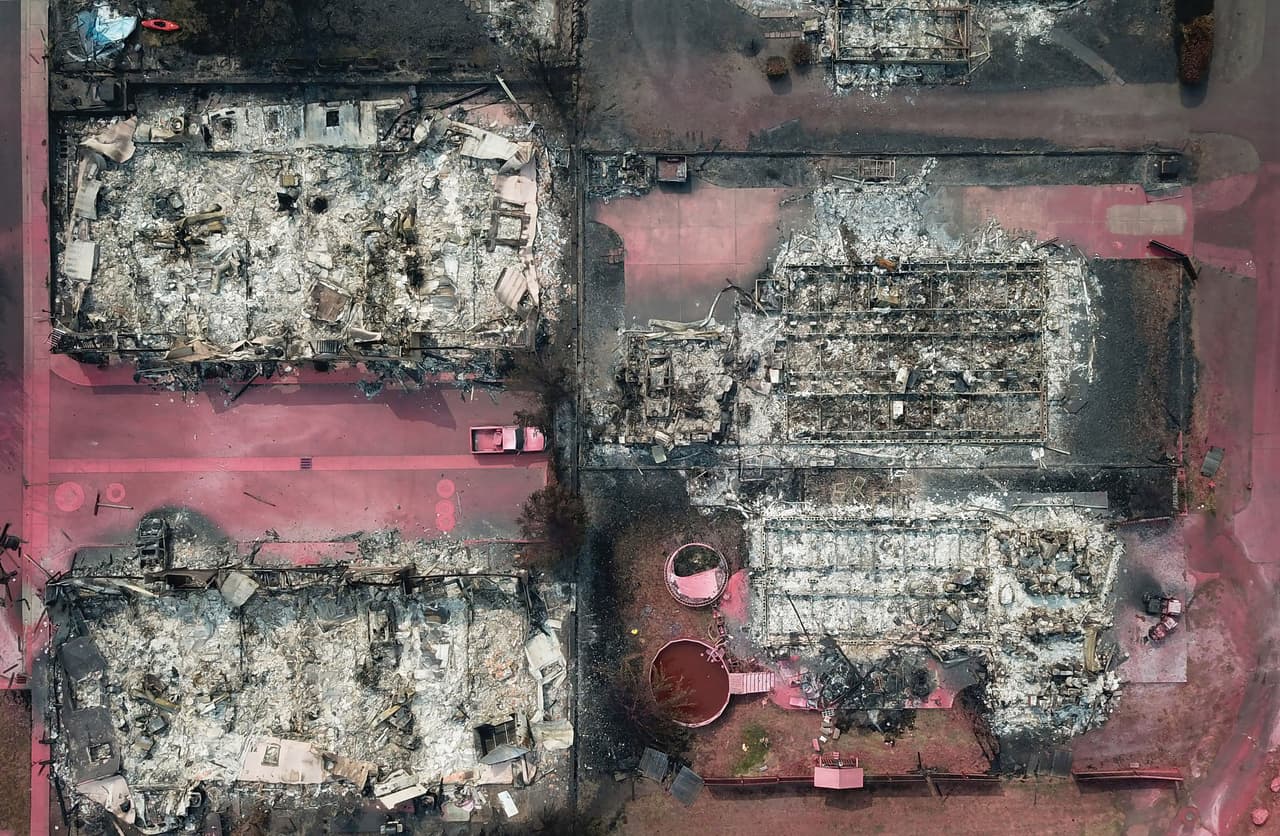 <b>Devastadores incendios también en Oregon. </b>Los incendios en la Costa Oeste afectaron también a los estados de Washington y Oregon. La foto es una vista aérea de Talent, Oregon, destruida por el fuego Alameda el 15 de septiembre.