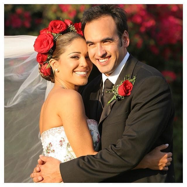 Karla Martínez y Emerson Peraza este 2019 cumplieron 14 años de casados. Fue el 29 de abril de 2005 cuando unieron sus vidas frente amigos y familia en un evento donde destacó sus raíces mexicanas.
<br>