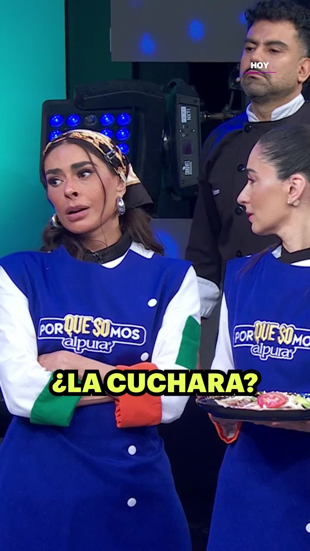 ¡Otra vez! Galilea la riega con la salsa y Claudia Troyo ya solo se ríe