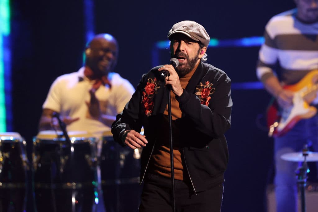 <b>Juan Luis Guerra con 4.40</b> demostraron el porqué son unos de los más galardonados de la historia del Latin GRAMMY al 
<b><a href="https://www.univision.com/shows/latin-grammy/juan-luis-guerra-con-los-4-40-en-los-latin-grammy-2021-revive-aqui-su-gran-show-video" target="_blank">interpretar en vivo ‘Rosalía’, ‘Vale la Pena’ y ‘El Farolito’</a></b>.
