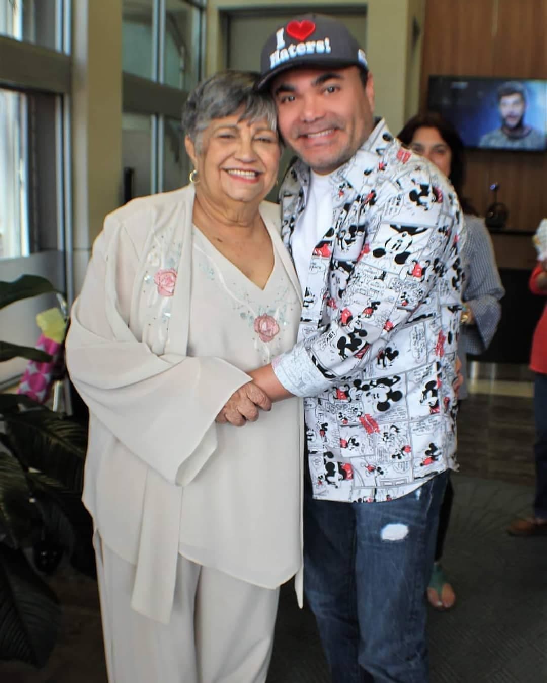 “¡Qué triste escuchar esta noticia! ¡Se nos fue Martica La del Café! Pero ella era más que eso… Vuela alto mi querida Martica” expresó Oscar Petit, reportero de El Gordo y La Flaca.