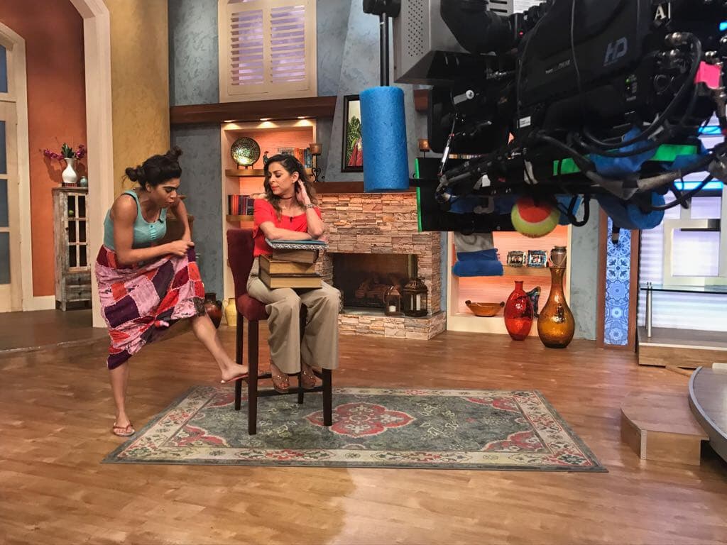 Elle le dijo que los utilizaría para entrevistar a Arjona, aunque Francisca ya lo había hecho.