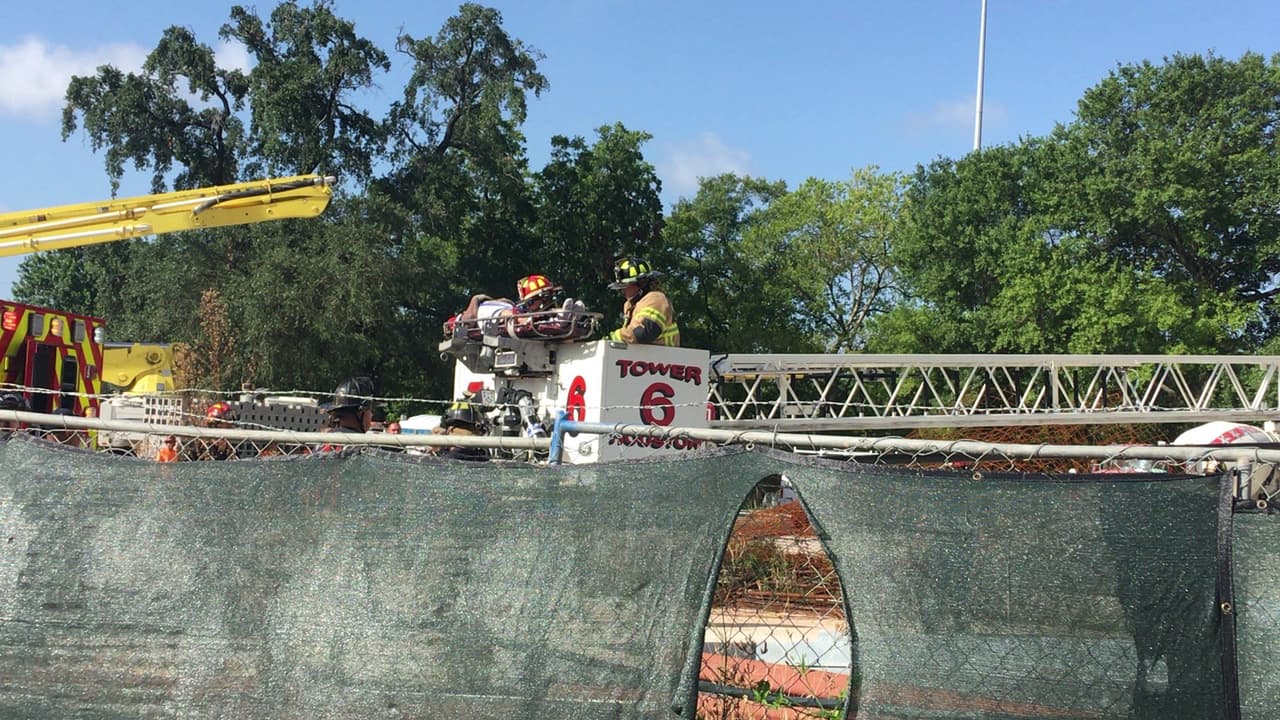 Al menos nueve obreros resultan lesionados tras derrumbe parcial de un edificio al norte de Houston