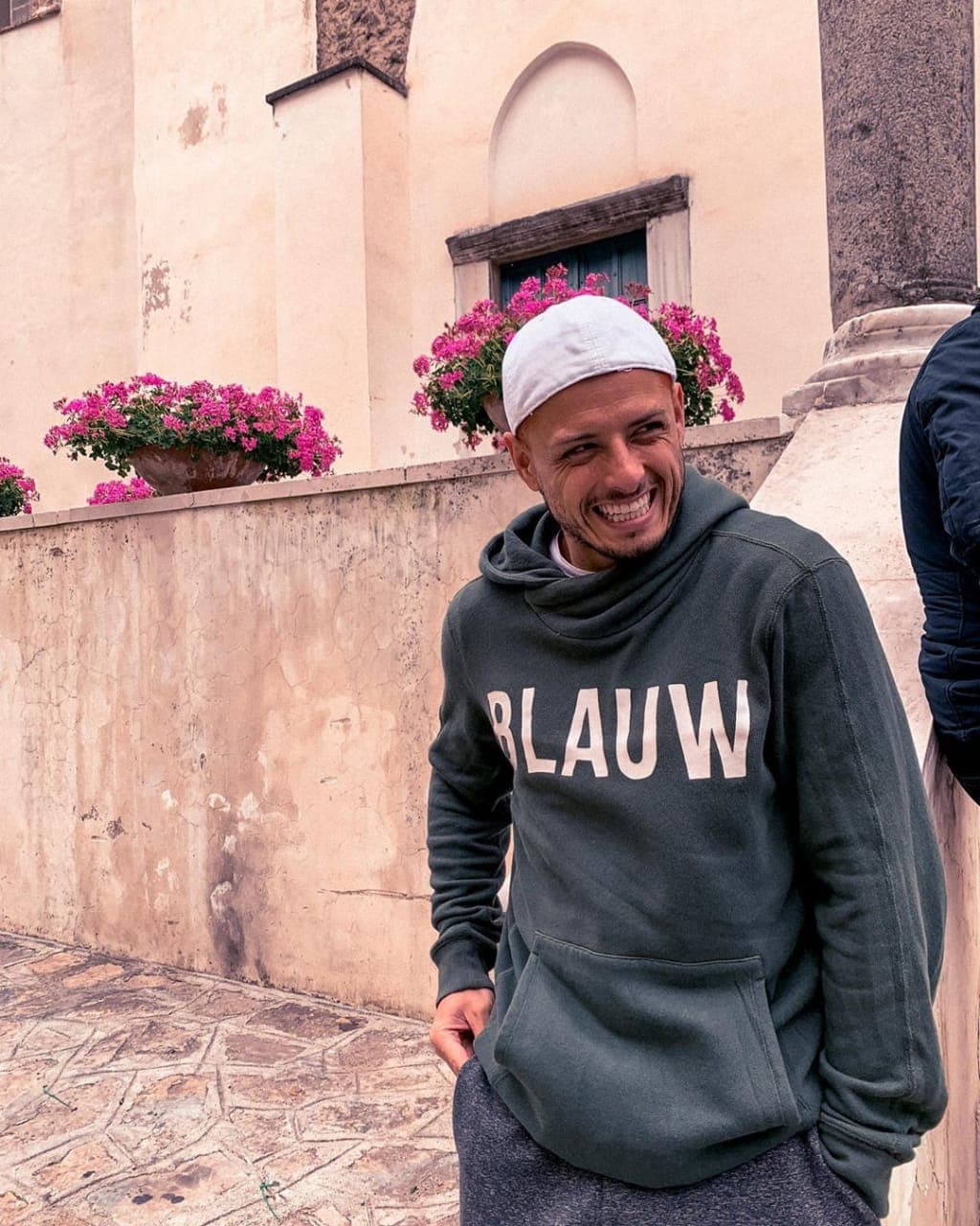 Parte del proceso que ahora vive el atleta mexicano de 30 años lo ha compartido con sus seguidores en redes sociales, pues en las últimas semanas hizo del dominio público la manera en que vivió su día a día en ruta a su debut como papá.