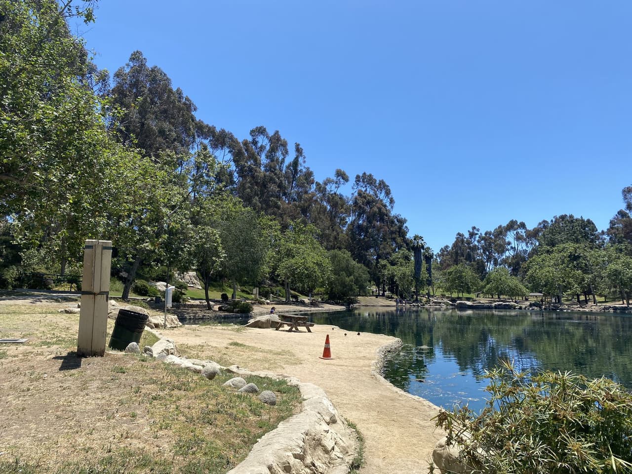 Pocos lugares en el mundo tienen la capacidad de sorprender a vistantes, sin importar su edad, como 
<b>The Baldwin Hills Parklands</b>. Se trata de casi 500 cuerdas de terreno (480 acres) repletas de alternativas para disfrutar, en soledad o en familia, de la naturaleza en Los Ángeles.