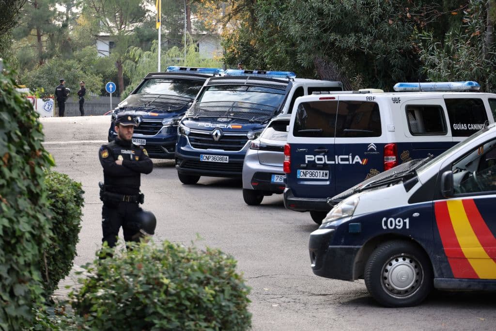 Un herido deja la explosión de una carta bomba en la embajada de Ucrania en Madrid
