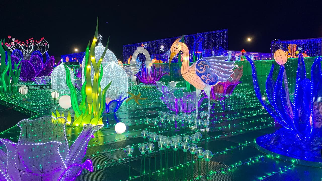 Este festival presenta una nueva versión multicultural de los tradicionales espectáculos de luces navideñas.