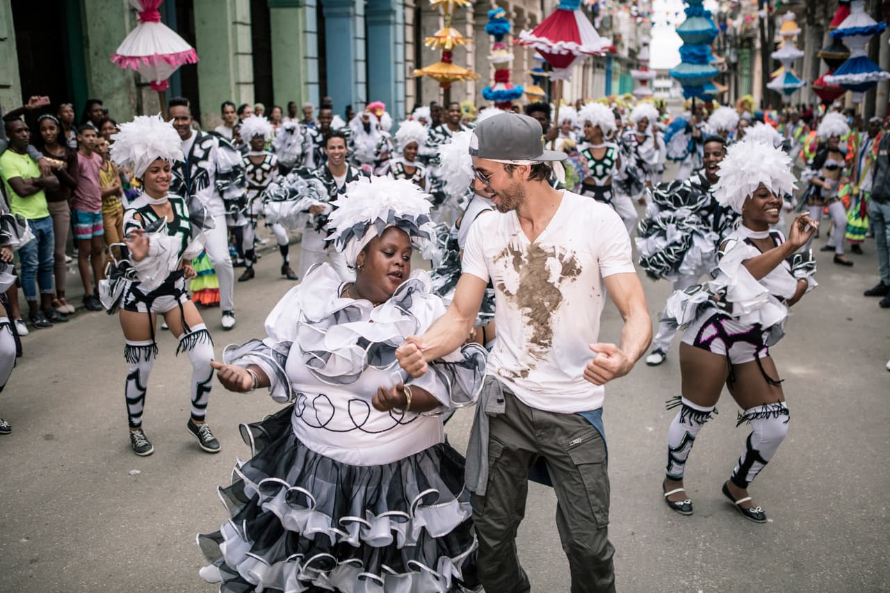 En la cálida isla se armó la fiesta durante la filmación de "Súbeme la radio".