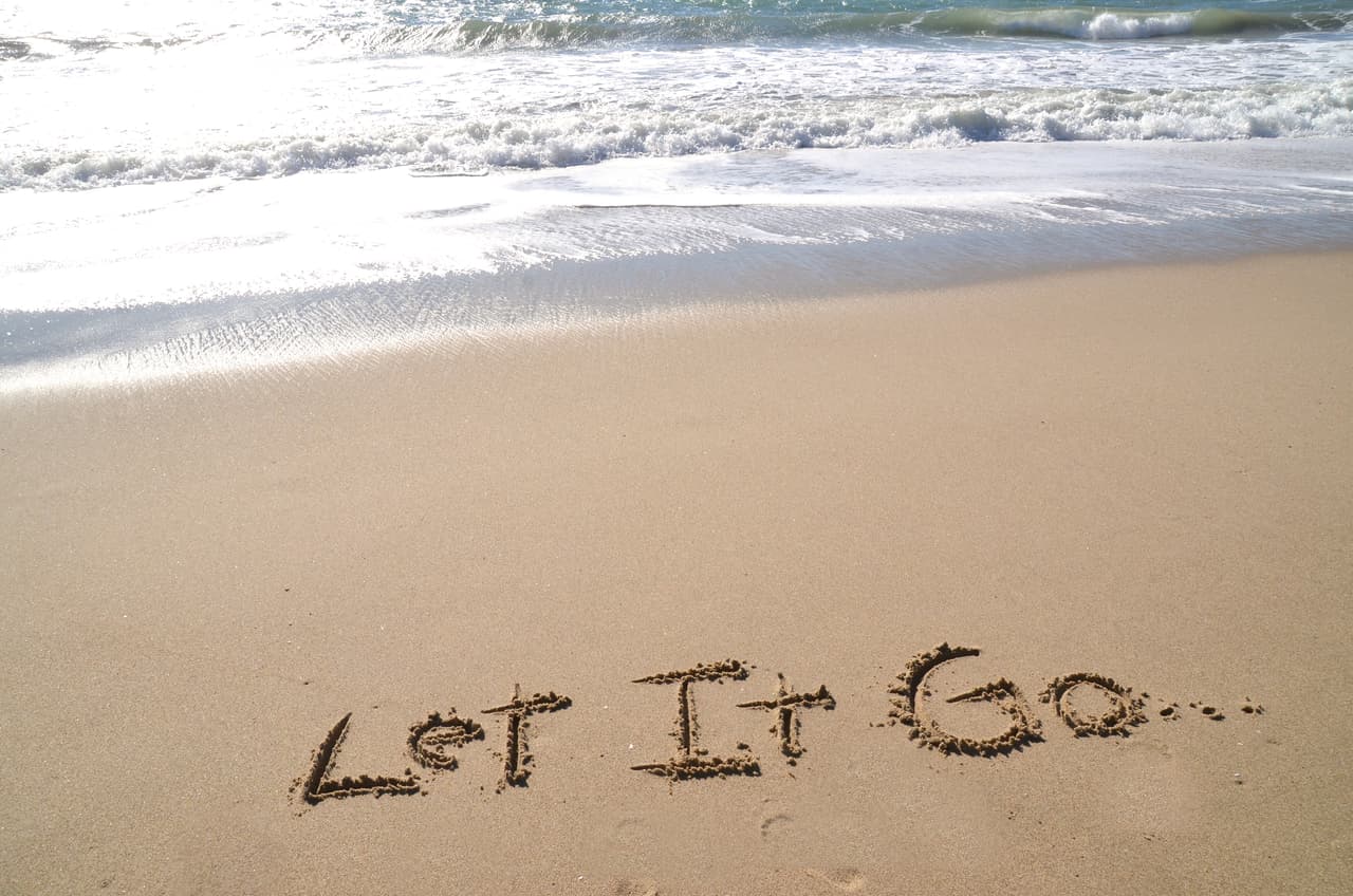 Lo único que tienes que hacer es no disgregarte tanto, concentrar tu energía en una sola dirección y trabajar duro. Te llegan propuestas, iniciativas y ofertas que no debes desestimar. Si una persona conflictiva que mantuvo contigo relaciones en el pasado está apareciendo de nuevo en tu horizonte sentimental y te está echando a perder tu relación presente es hora ya de cortar por lo sano, ¡no tropieces dos veces con la misma piedra!