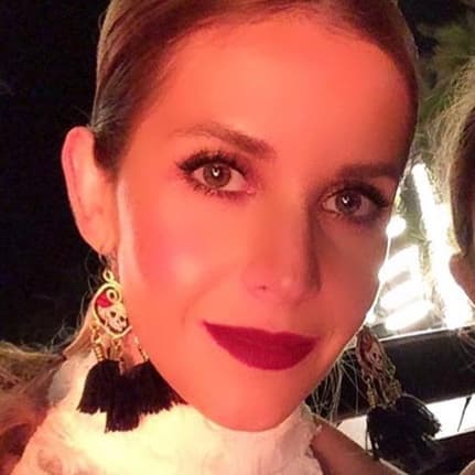 Para peinados recogidos, un arete excéntrico te hará el centro de atención.