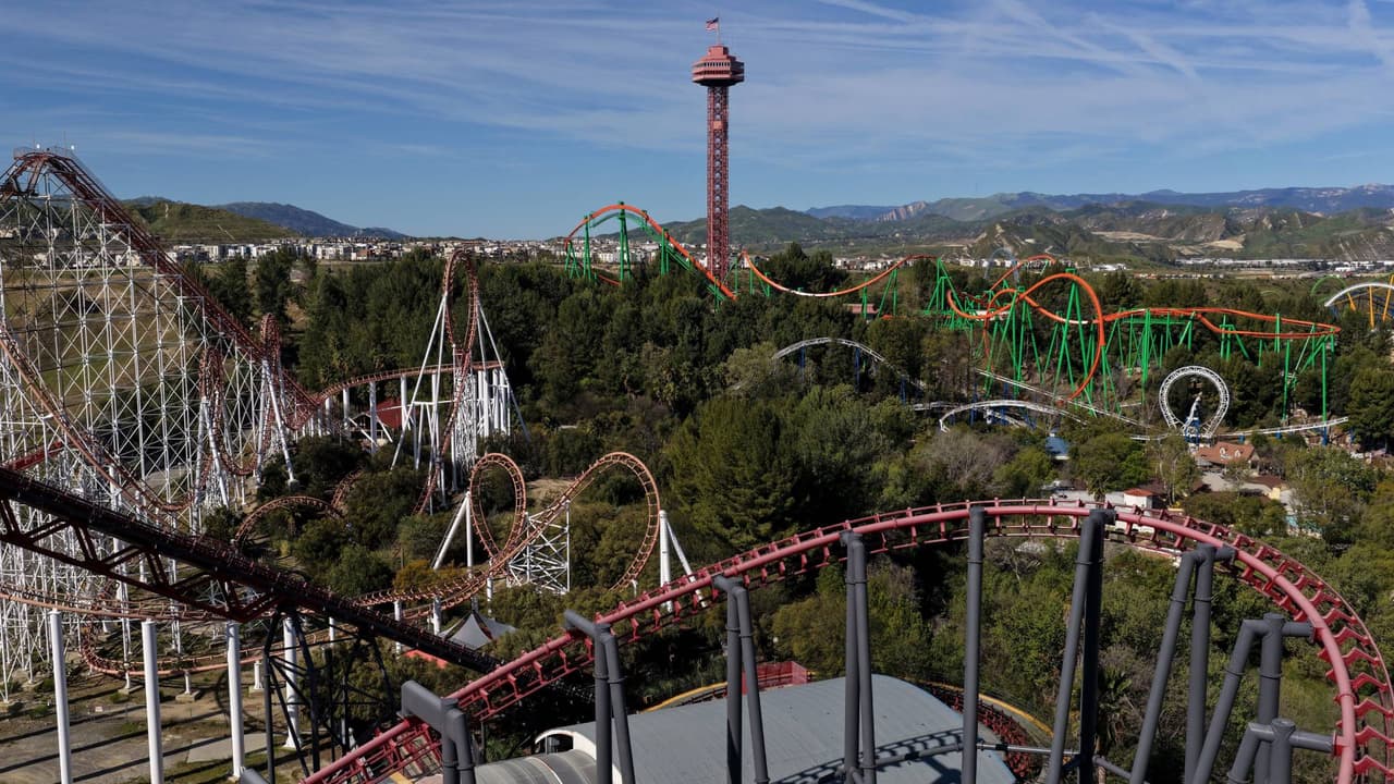 La montaña rusa Goliath en Six Flags Magic Mountain se suma a los cierres tras una muerte en Georgia