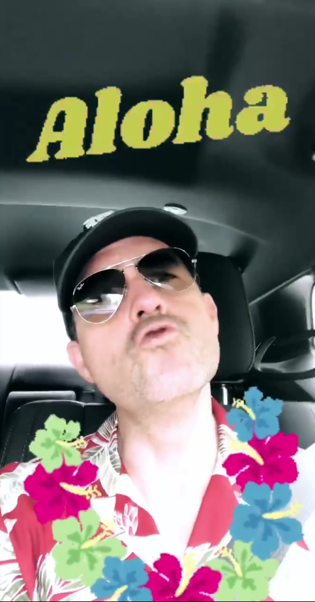 Carlitos estuvo ausente del show por varios días, ya que se encontraba disfrutando de unas vacaciones en Hawaii. A través de las redes sociales compartió algunos momentos de su expedición por el sitio.
<br>