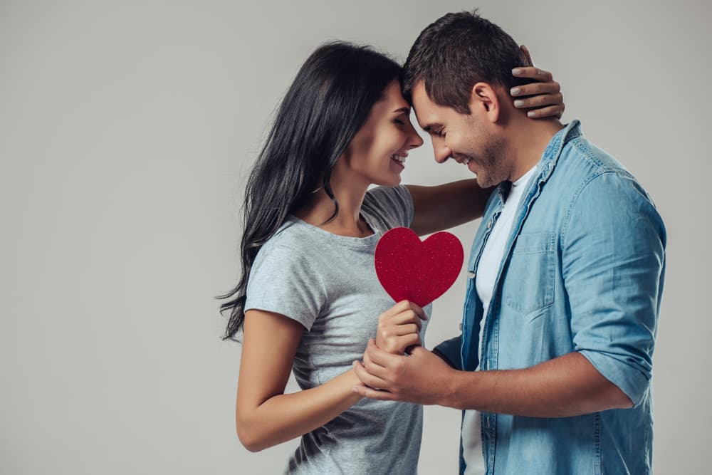 <b>CÁNCER</b>
<br>Es un día de autoanálisis del corazón, en el que estarás examinando los conceptos que tienes sobre lo que es tener una pareja y cómo ser cuando estás en una relación, para ver si cambias esas ideas por unas mucho más actuales y positivas que las que solías tener.