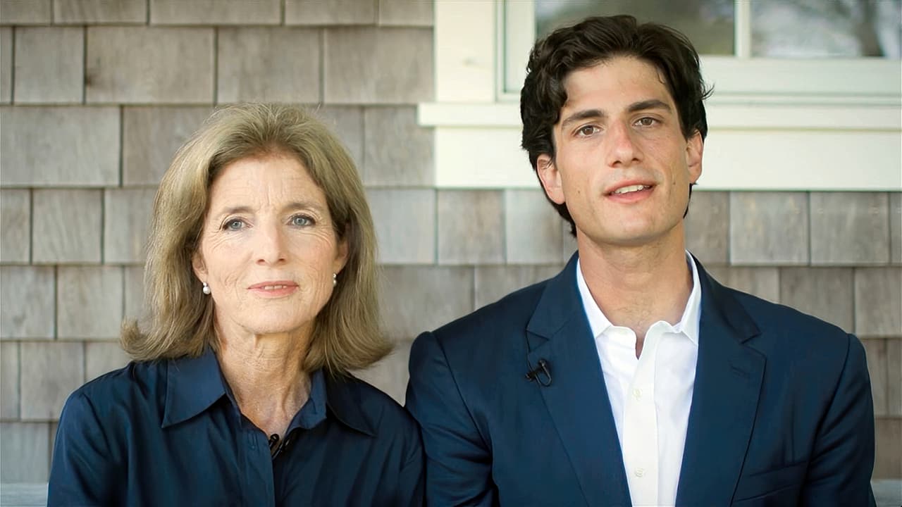 Caroline Kennedy, hija del expresidente John F. Kennedy, y Jack Schlossberg, nieto de JFK, resaltaron el liderazgo de Joe Biden al hablar sobre los vínculos que el exvicepresidente tuvo con integrantes de la familia Kennedy, como el exsenador Ted Kennedy.