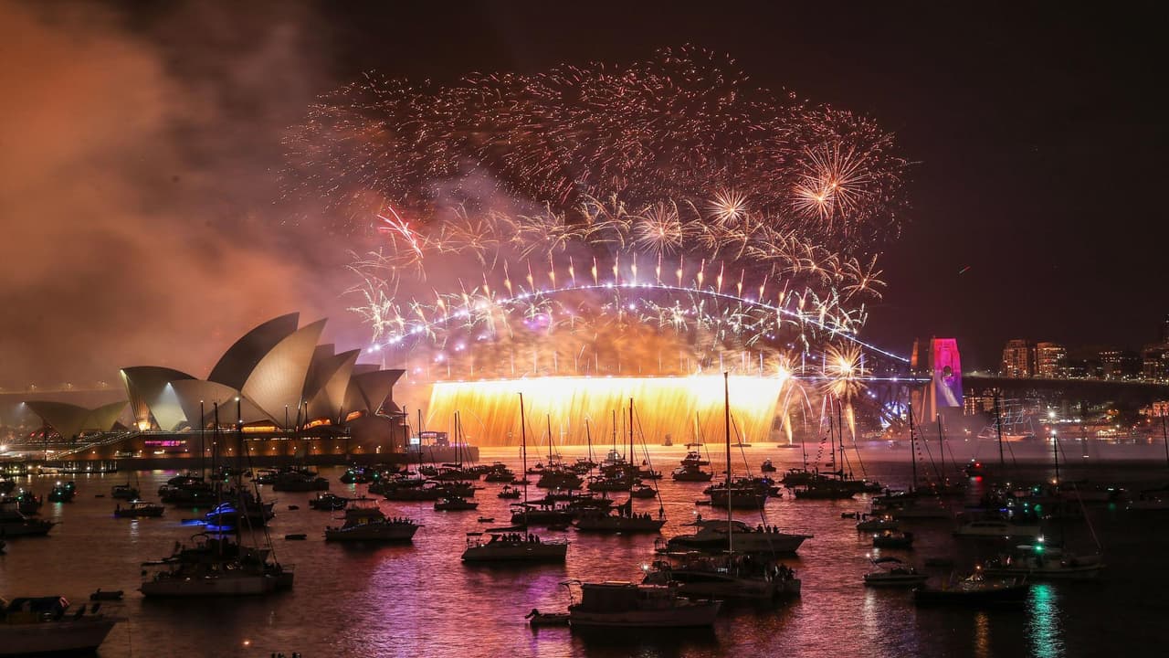 <b>En video:</b> Como manda la geografía, la llegada del 2023 empezó a celebrarse en Oceanía, Asia, Africa y Europa, antes de terminar en América. Así se han vivido las celebraciones del Año Nuevo.