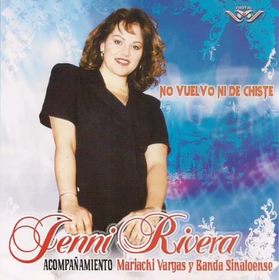 También vimos un estilo más sencillo en sus primeros álbumes. Lucía ropa más holgada.