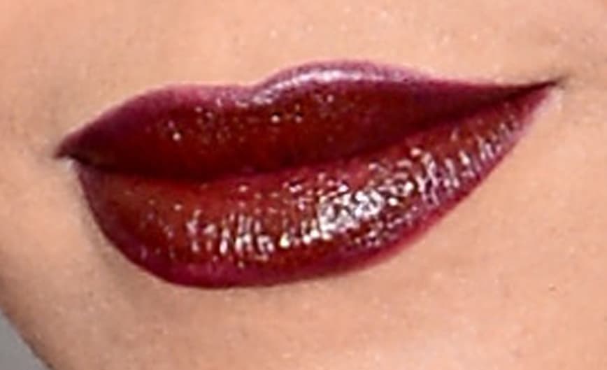 Estos labios son tan sensuales que cualquier chico se derrite por ellos, además, tiene unas curvas exuberantes.