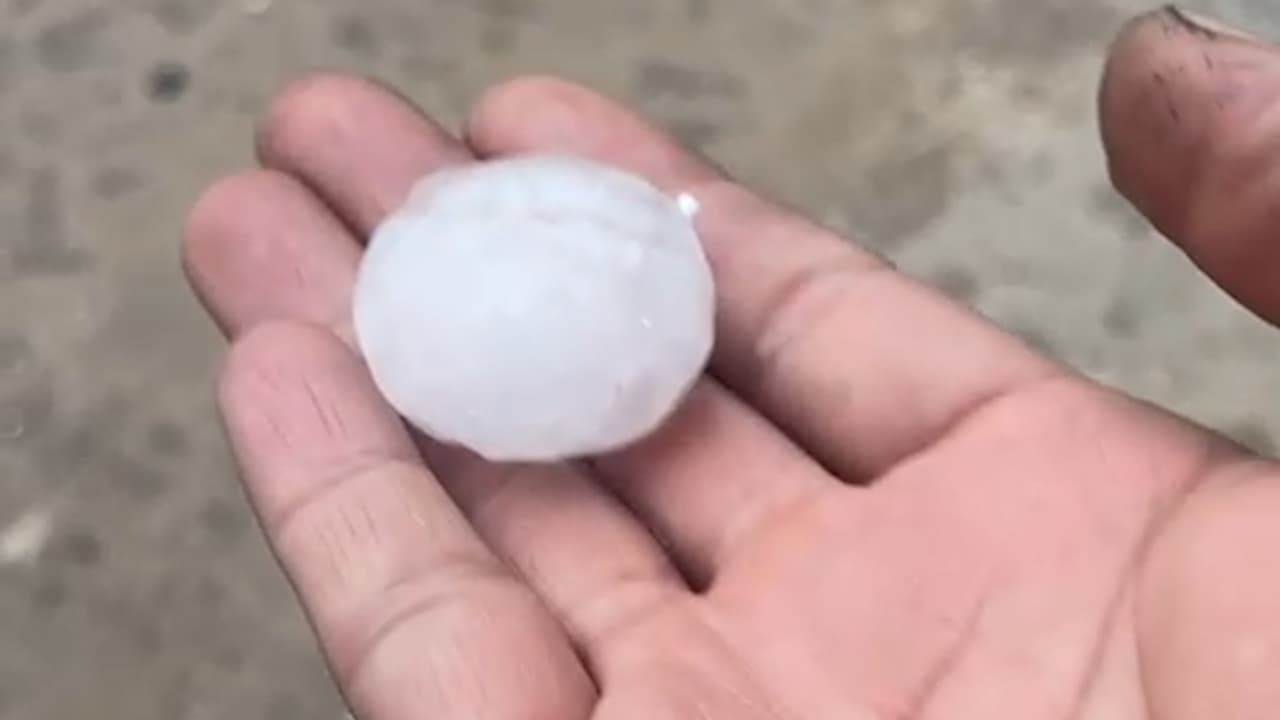 Algunas personas afirmaron que el tamaño del granizo era similar al de una pelota de golf o hasta más grandes como una de béisbol.