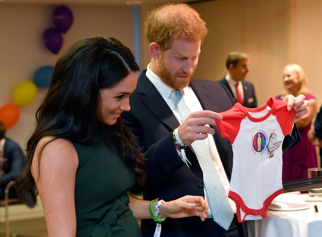 De acuerdo con la revista, madre e hija aprovecharon la conversación con Meghan para indagar si Archie heredó el cabello pelirrojo de su padre.