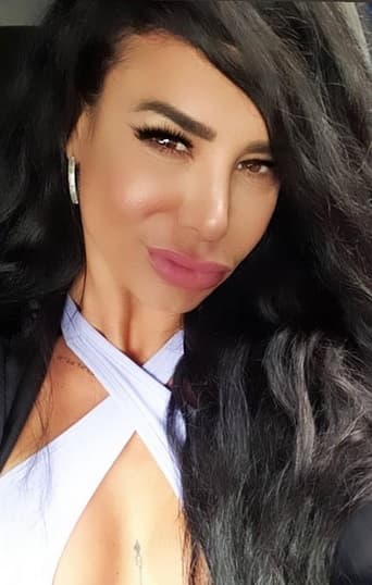 "A ver, Lis Vega va a los programas de televisión con unos lentes de este tamaño. ¿Para qué te operaste? ¿Pa' taparte la jeta? No, esas son cosas que evidentemente son el 
<b><a href="https://www.univision.com/famosos/niurka-guarda-videos-y-fotos-de-ninel-conde-y-lis-vega-y-no-creeras-para-que-fotos" target="_blank">resultado de una mala decisión</a></b>, de un problema de autoestima grave", dijo Niurka.
<br>
<br>