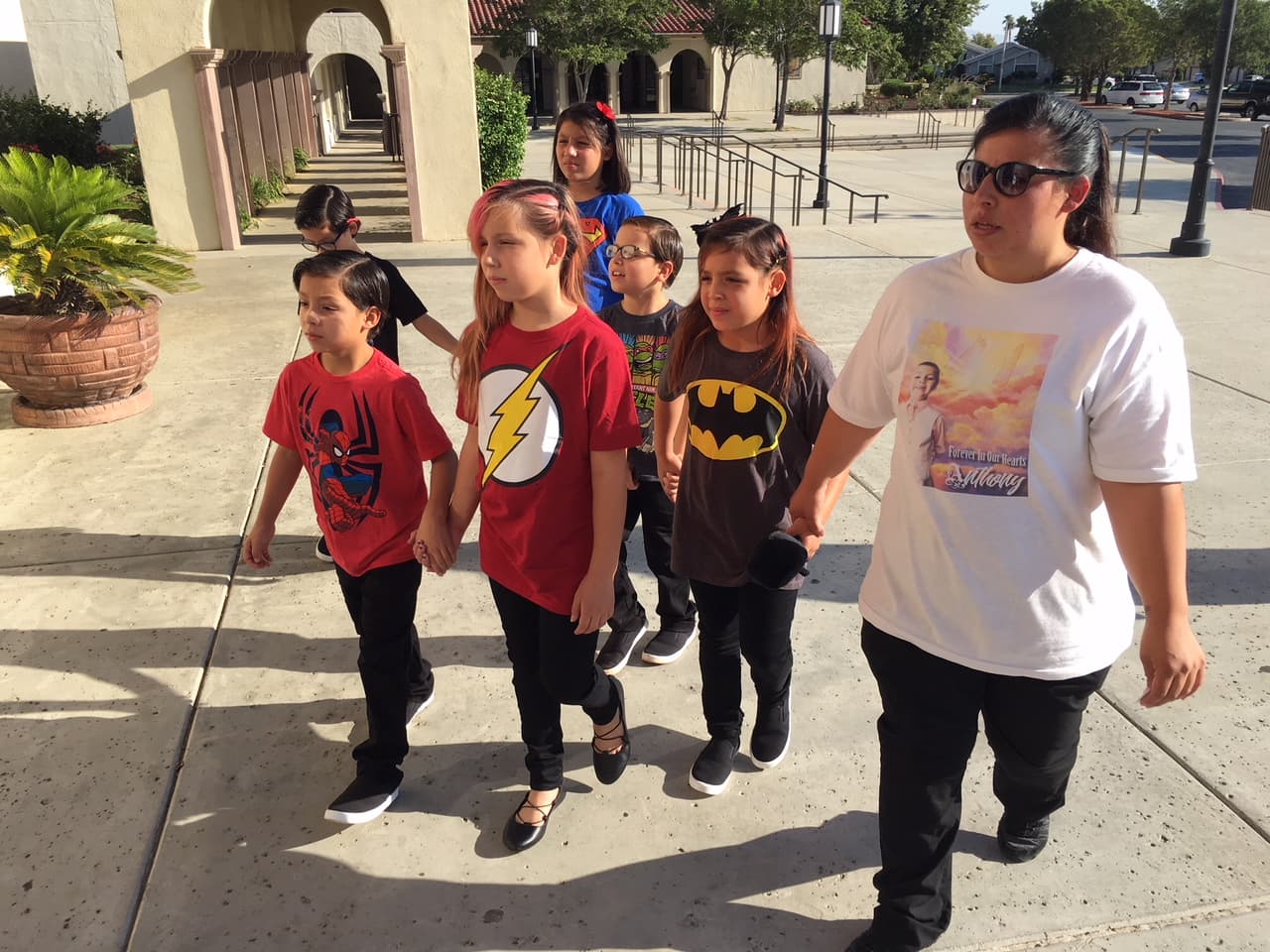 María Barrón, tía del niño, dijo: 
<b>"Siempre lo voy a llevar en mi corazón. Siempré será mi héroe".</b>