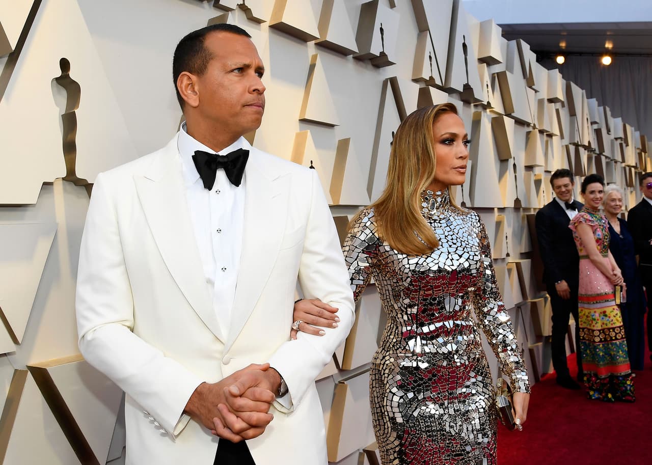 <h3 class="cms-H3-H3">7.- Jennifer</h3>
<br>A-Rod reconoció la importancia que ha tenido 
<b><a href="https://www.univision.com/entretenimiento/jennifer-lopez-y-alex-rodriguez-asi-nacio-y-se-consolido-jrod-el-romance-del-ano" target="_blank">la llegada de Jennifer López</a></b> a su vida:
<br>
<br>"Nunca he conocido a nadie que sea más honesto. Ella es tan auténtica y genuina. Fue extraño ver a alguien de tal magnitud ser tan normal, ser una madre tan genial, compañera y amiga. ¿Cómo puedes ser así y luego actuar delante de 80,000 personas? Ese es su superpoder".
<br>
<br>
<b><a href="https://www.univision.com/famosos/de-rodillas-y-con-el-mar-de-testigo-asi-a-rod-le-pidio-matrimonio-a-jennifer-lopez-fotos" target="_blank">A-Rod pidió matrimonio a JLo</a></b> el 9 de marzo en una playa de Bahamas y tras más de 2 años de relación.