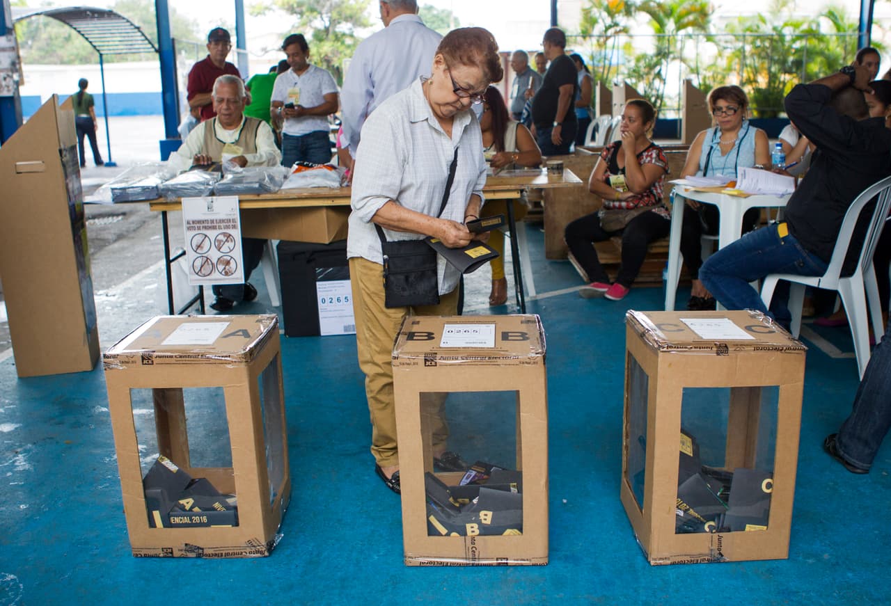 Danilo Medina headed for re-election in Dominican Republic