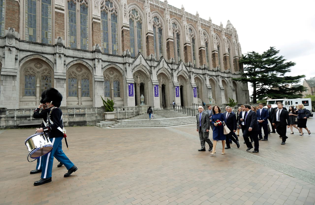 <b>Washington:</b> Desde 2013 se permite que cualquier estudiante, sin importar su estatus migratorio, puede pagar matrículas estatales si se graduó de bachiller en Washington, si ha vivido en el estado tres años antes de obtener su diploma de secundaria, y si ha vivido de manera continua en el estado después de su graduación de bachiller. Igualmente, pueden aplicar a ayuda financiera estatal.