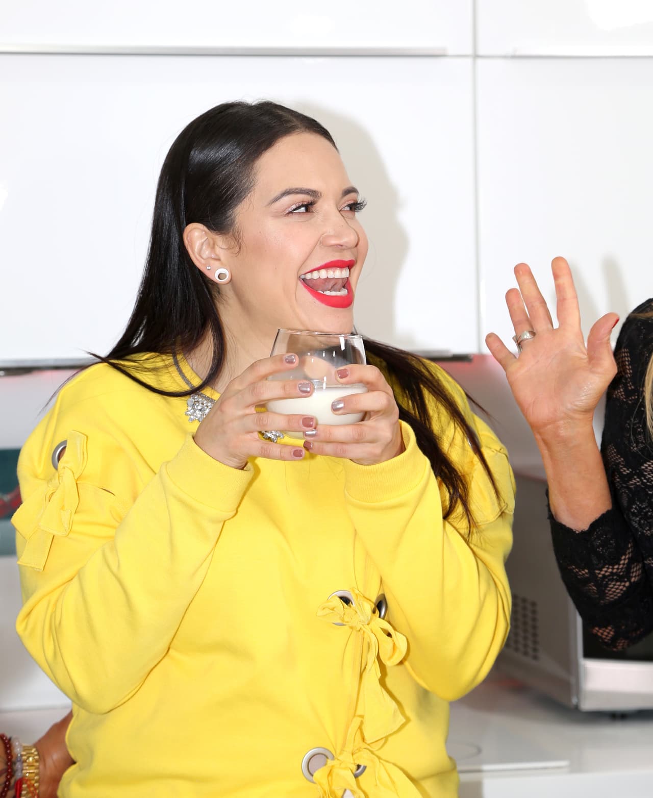 Jacqie Rivera no pudo evitar hablar sobre la transformación y aprendizaje que ha vivido en el último año. “Muchos ven la transformación de afuera, que
<b><a href="https://www.univision.com/entretenimiento/asi-fue-como-jacqie-rivera-hija-de-jenni-rivera-perdio-70-de-las-235-libras-que-pesaba-fotos" target="_blank">si he bajado mucho de peso</a></b> (más de 70 libras)… pero
<b>también he transformado mi mente</b>”, expresó.