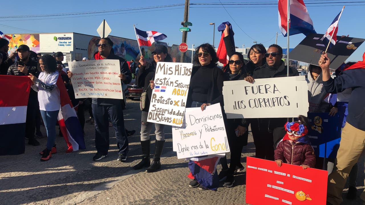 “Nuestro pueblo ya esta cansado que jueguen con los recursos que tienen que ir destinados para la educación. Ya nosotros estamos ‘jarto’ de la corrupción", Miguelina Sepúlveda.
<br>
<br>