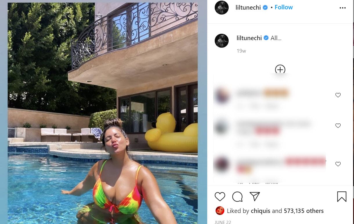 Lo dieron a conocer cuando ambos compartieron fotos desde una piscina. 
<br>