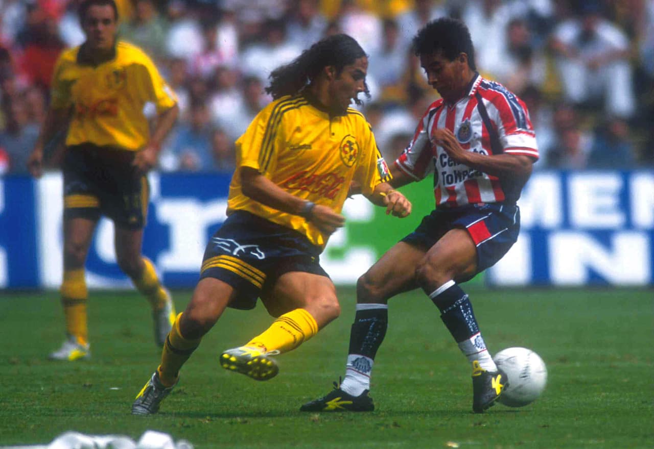 Otro caso es el de Braulio Luna quien dejó a los Pumas para irse al América en compra directa, algo que los hinchas felinos repudiaron y le criticaron por años al mediocampista.