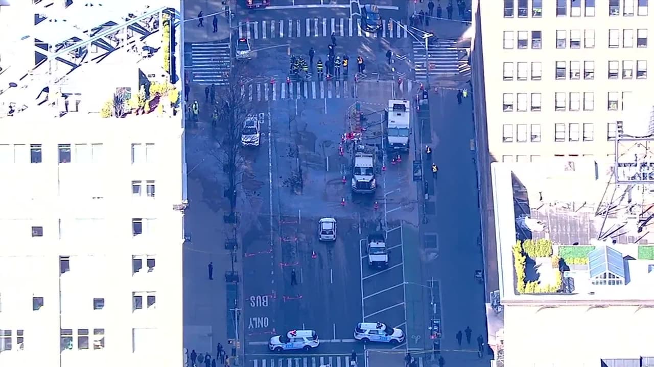 Calles cerradas en Chelsea por rotura de tubería de agua 