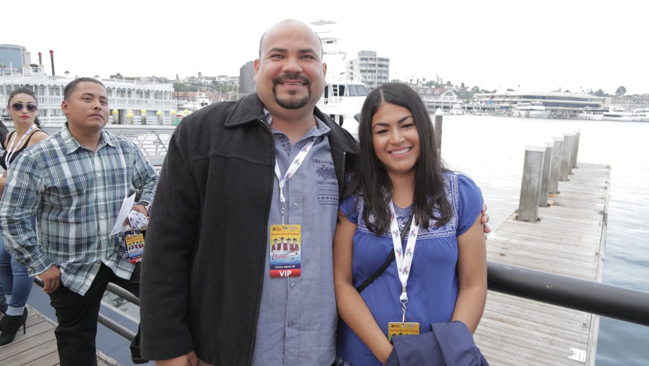 Raúl 'El Pelón', Carla Medrano y El Feo premiaron a sus oyentes con una noche inolvidable al lado de Calibre 50 en un bote privado.