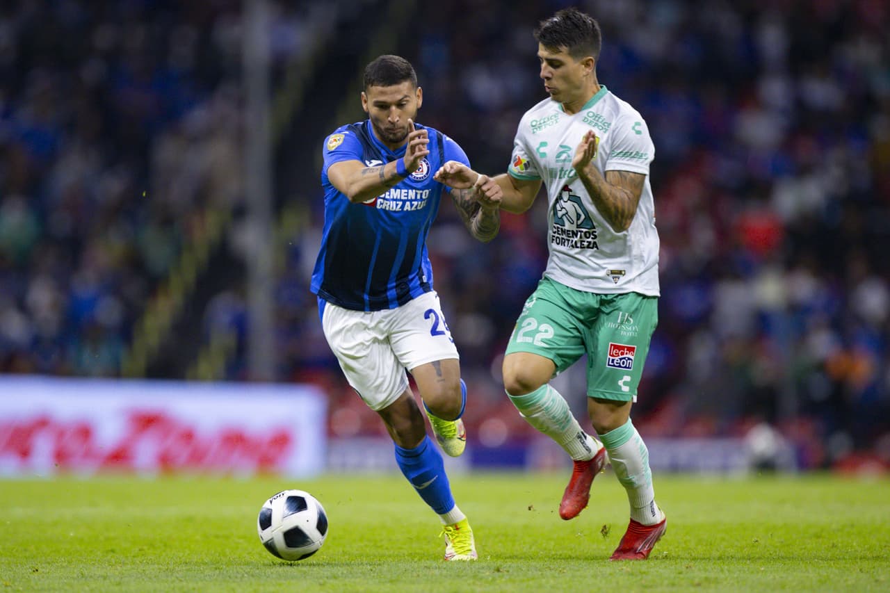 León le pega al Cruz Azul en estadio Azteca 0-1, llegan a 26 puntos y se sitúan como el tercer mejor equipo del torneo.