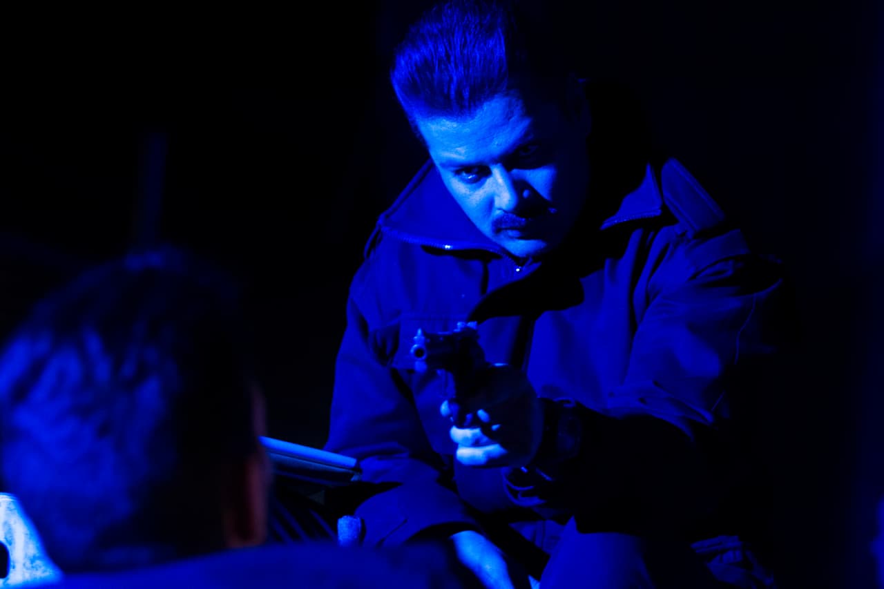 Pero lo que el coronel ansiaba realmente, era encontrar a 
<b><a href="http://www.univision.com/series/la-piloto/livia-brito-es-yolanda-en-la-piloto">Yolanda</a></b>.