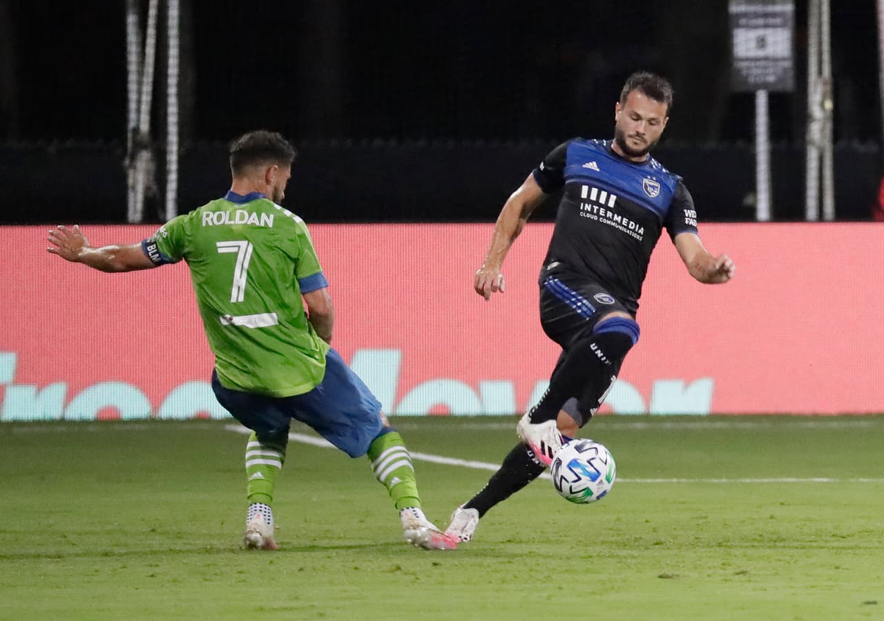 El experimentado arquero suizo, Stefan Frei, no permitía que San Jose Eartquakes abriera el marcador.