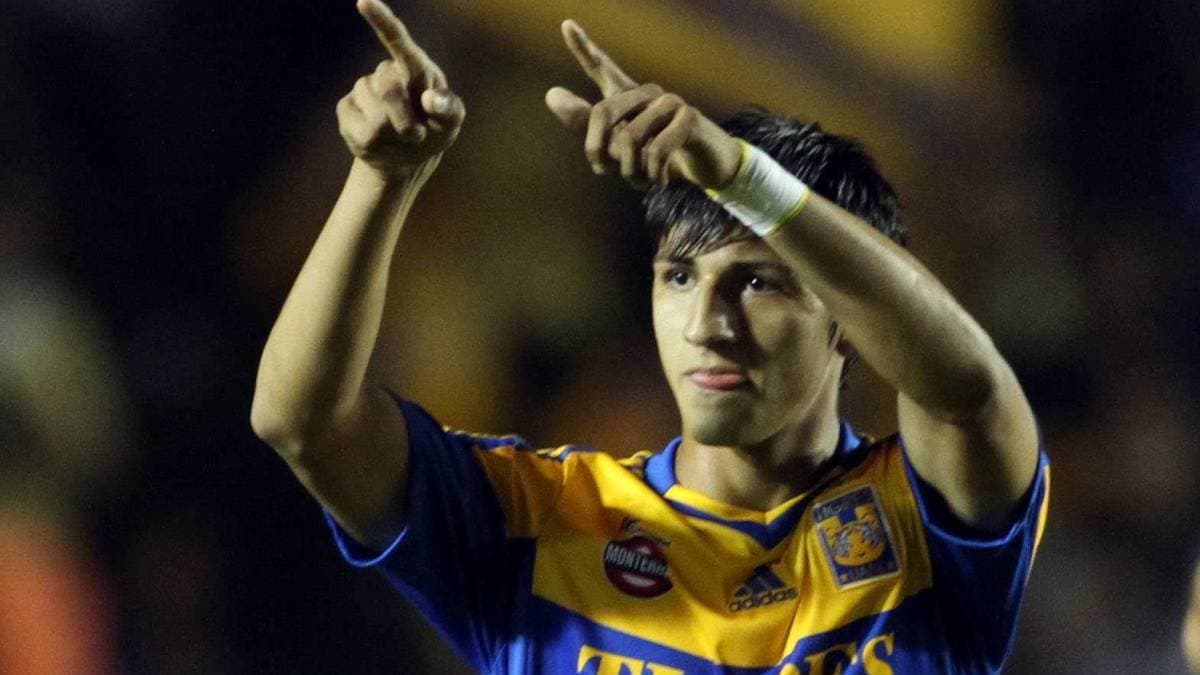 Así recuerdan a Alan Pulido que, antes de Ferrari, viajaba en bus