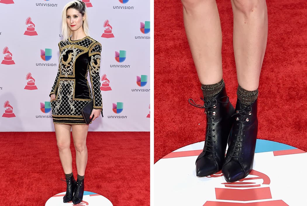 Los botines han estado trend en las alfombras de Latin GRAMMY, como estos en negro usados por Francisca Valenzuela.