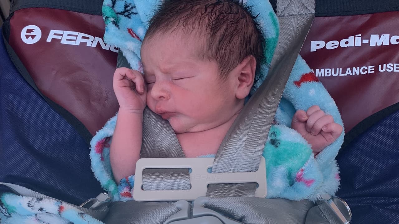 Encuentran a un bebé recién nacido abandonado en una calle de Mesa