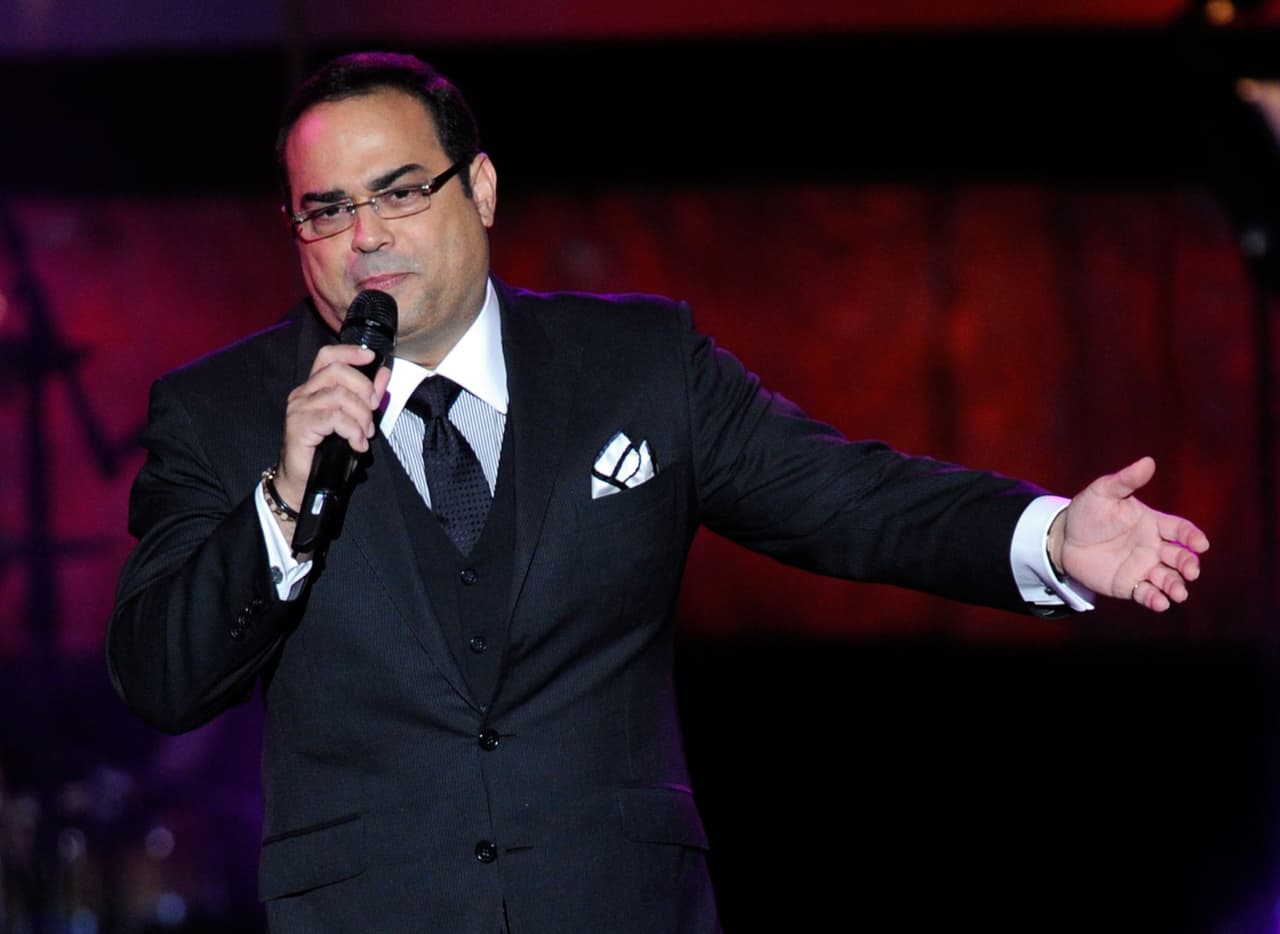 El cantante de salsa Gilberto Santa Rosa también está confirmado para este homenaje.