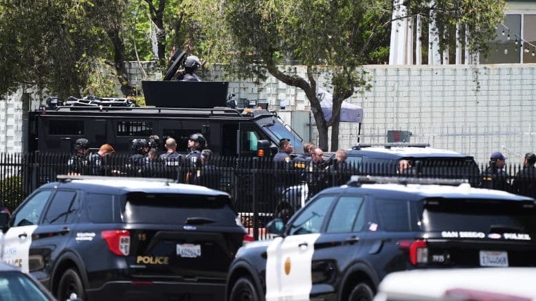 Policía de San Diego responde a reportes de un tiroteo en un centro Islámico.