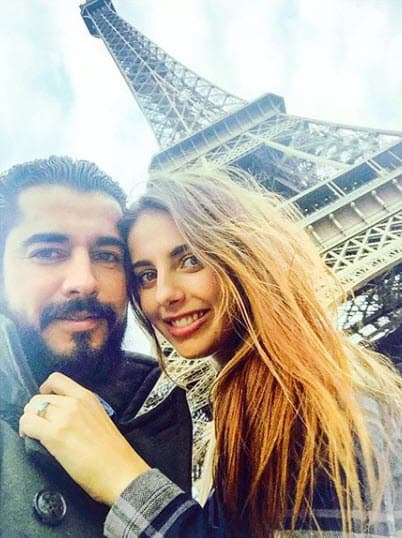 Los enamorados se fueron de luna de miel a Europa y parecía que todo marchaba bien entre ellos.